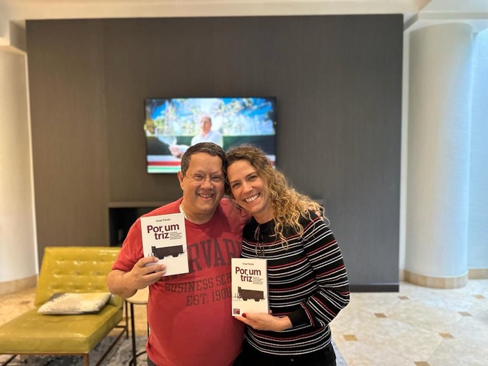 No lançamento do livro Por um Triz